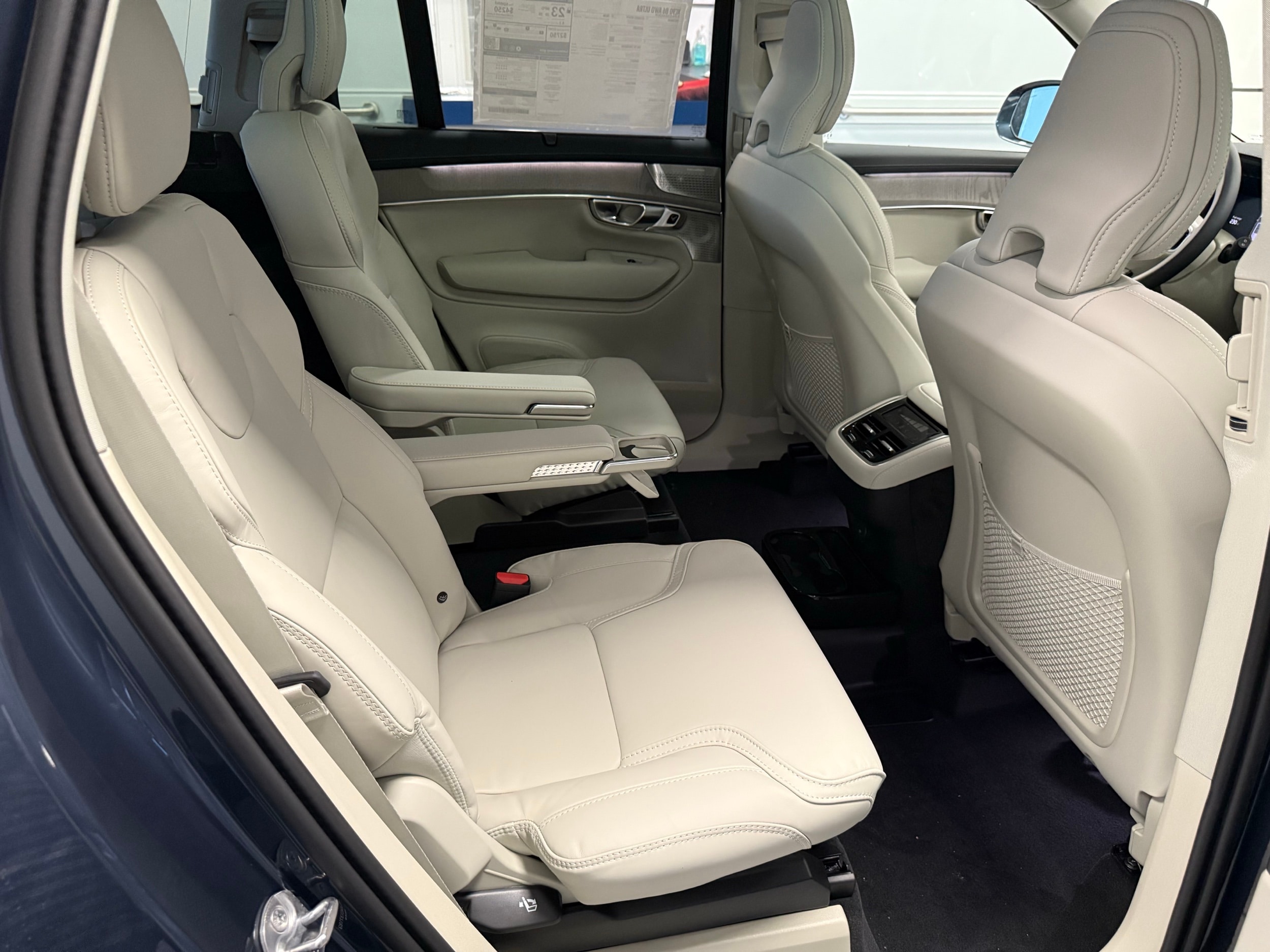 new 2025 Volvo XC90 car, priced at $76,045