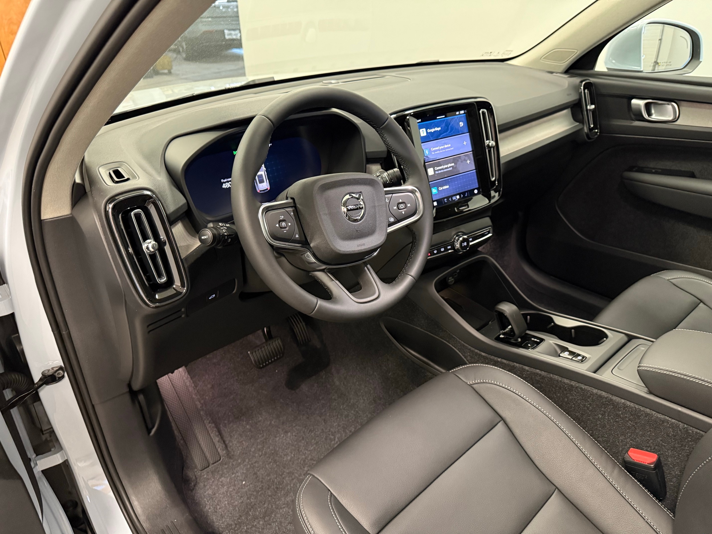 new 2025 Volvo XC40 car, priced at $44,595