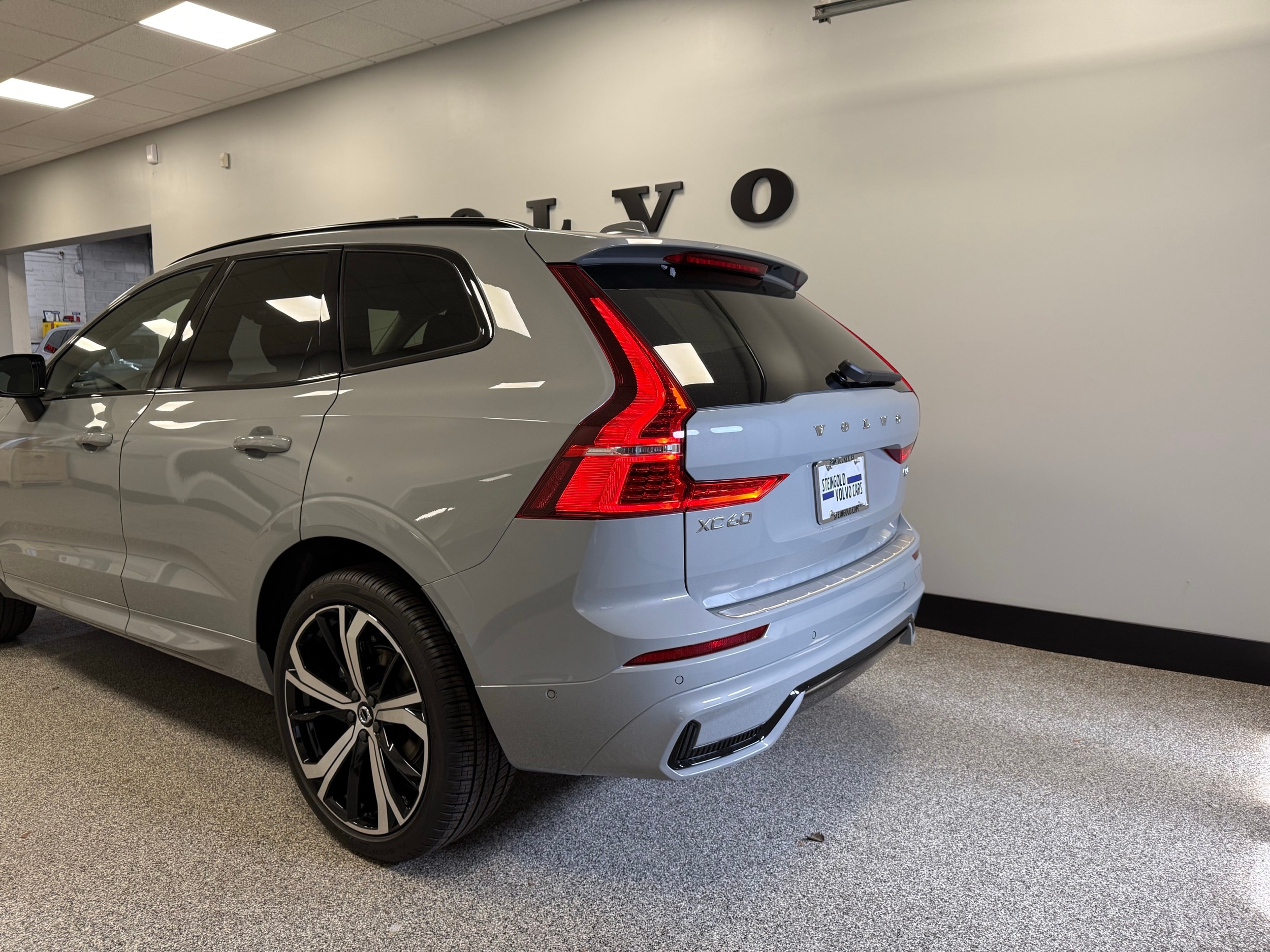 new 2025 Volvo XC60 car, priced at $61,400