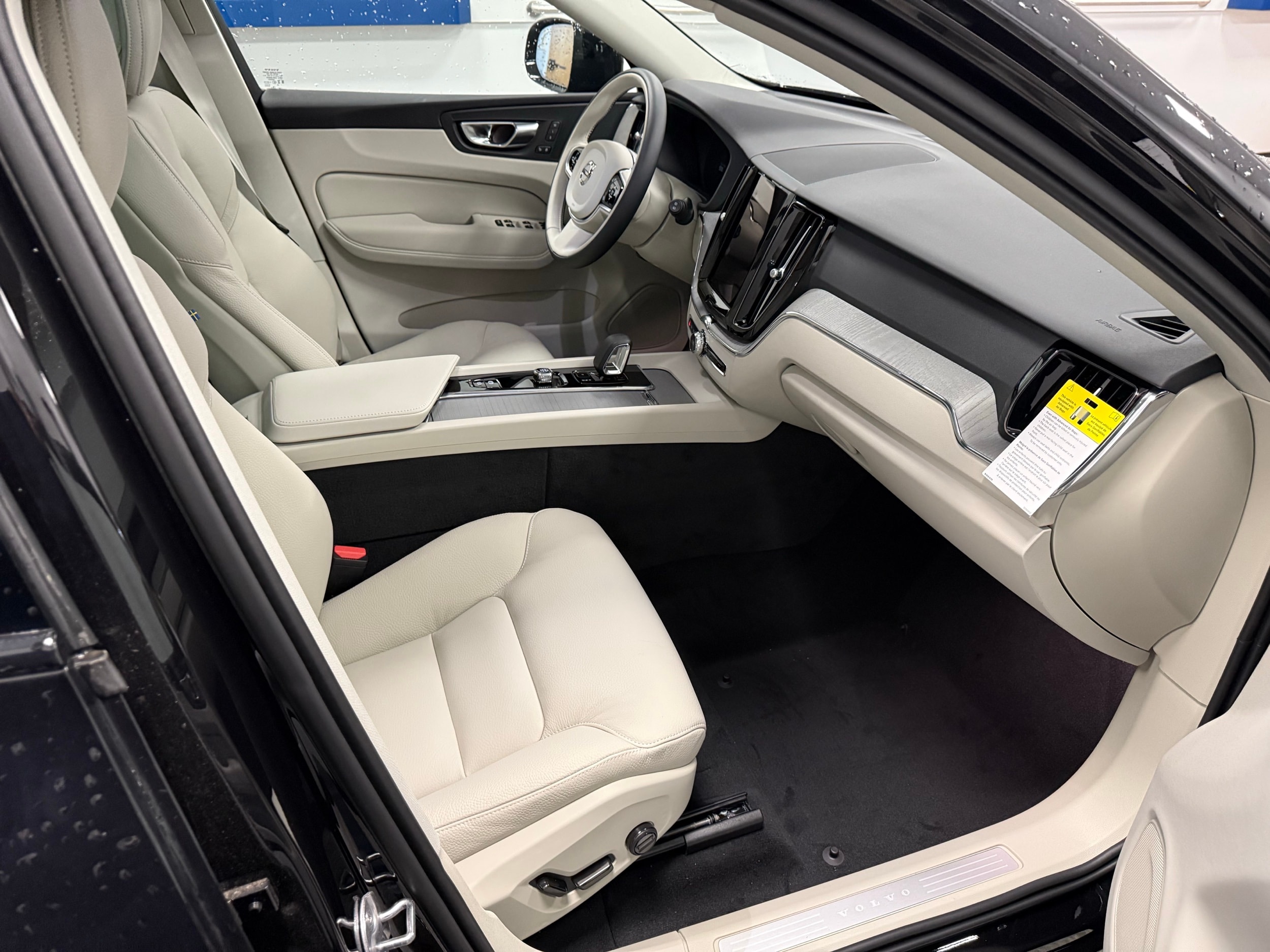 new 2025 Volvo XC60 plug-in hybrid car, priced at $66,235