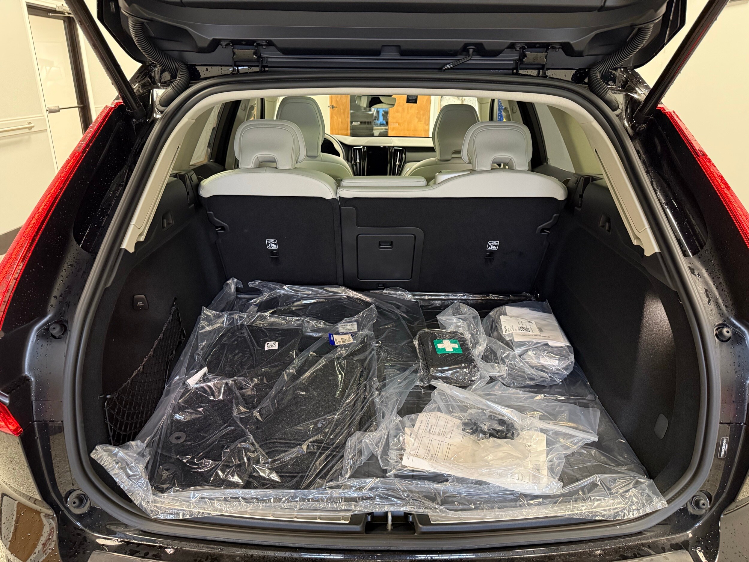 new 2025 Volvo XC60 plug-in hybrid car, priced at $66,235