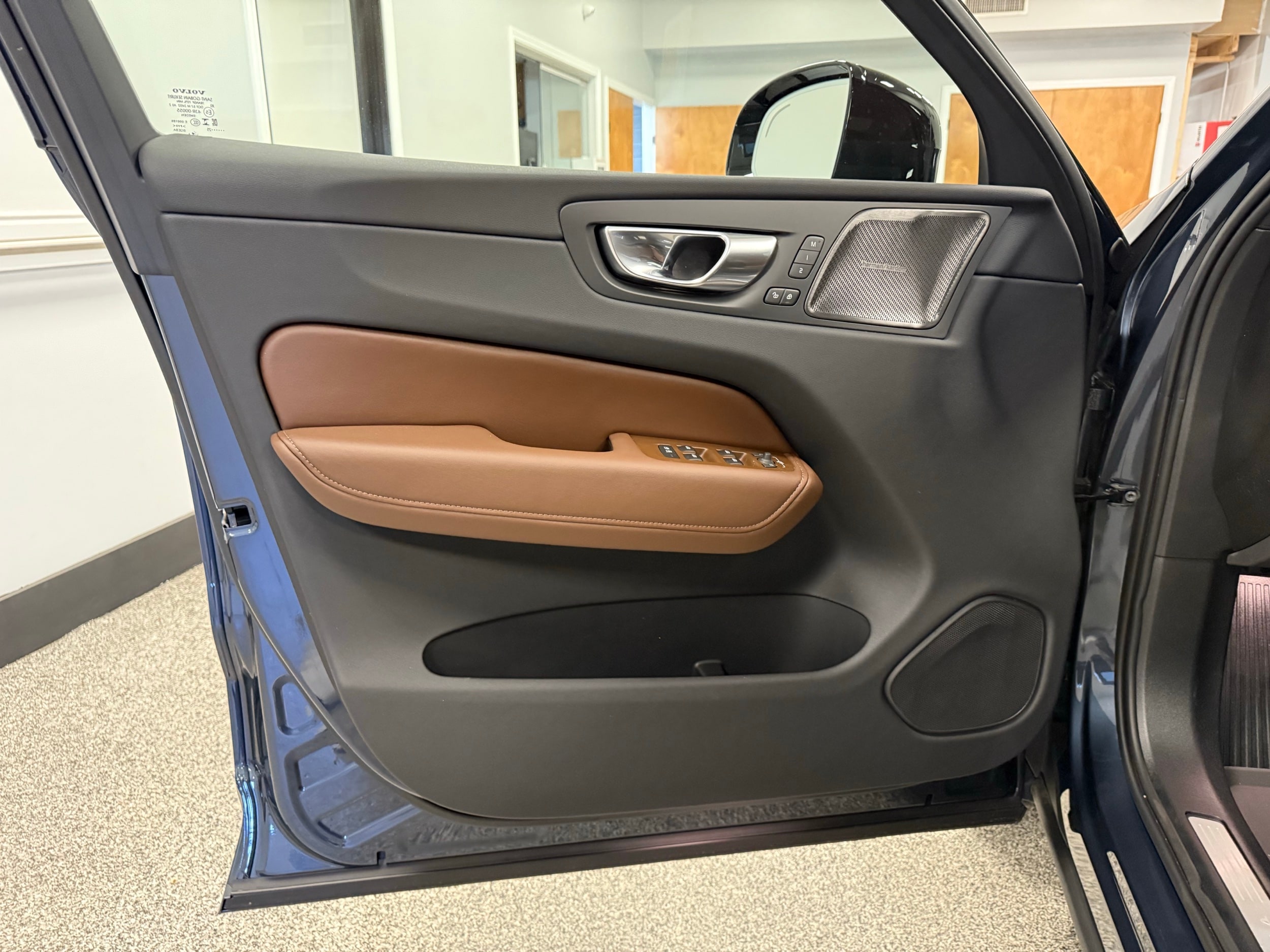 new 2025 Volvo XC60 car, priced at $59,645