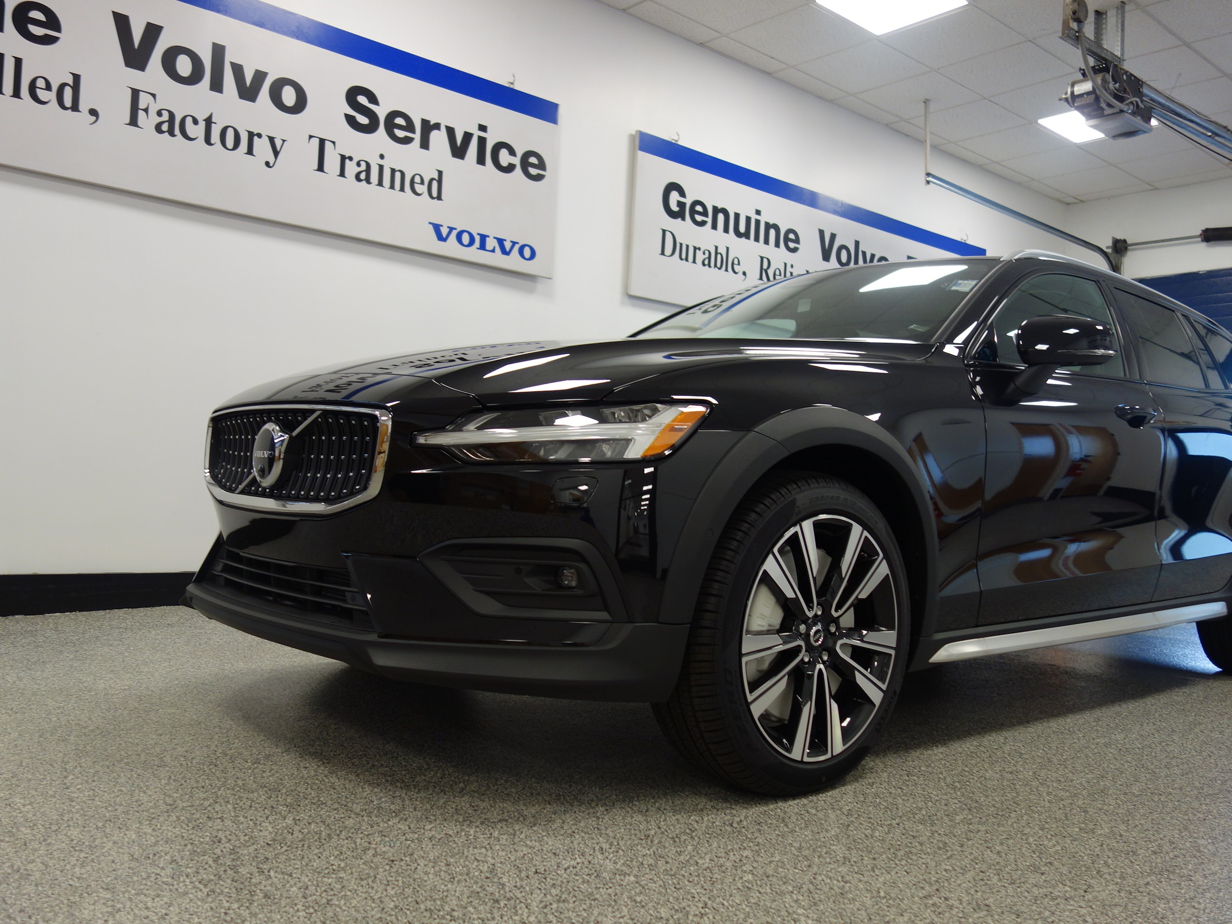 new 2025 Volvo V60 Cross Country car, priced at $58,525