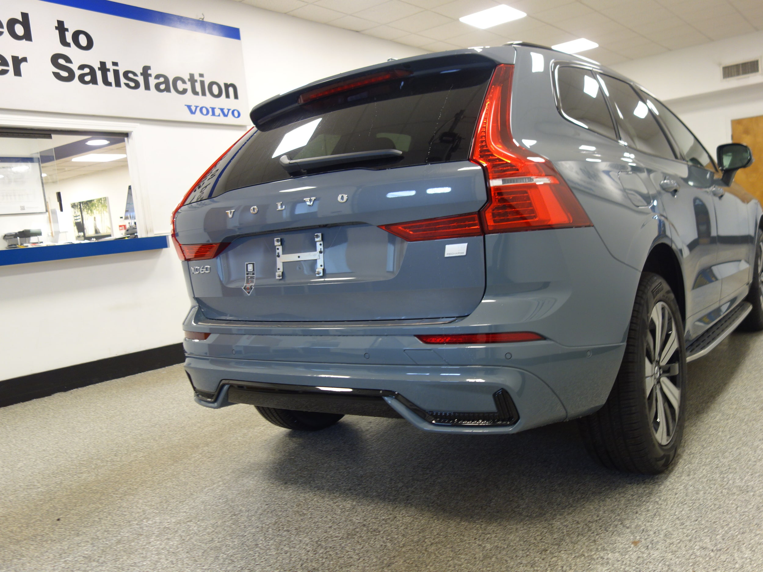 new 2024 Volvo XC60 plug-in hybrid car, priced at $67,520