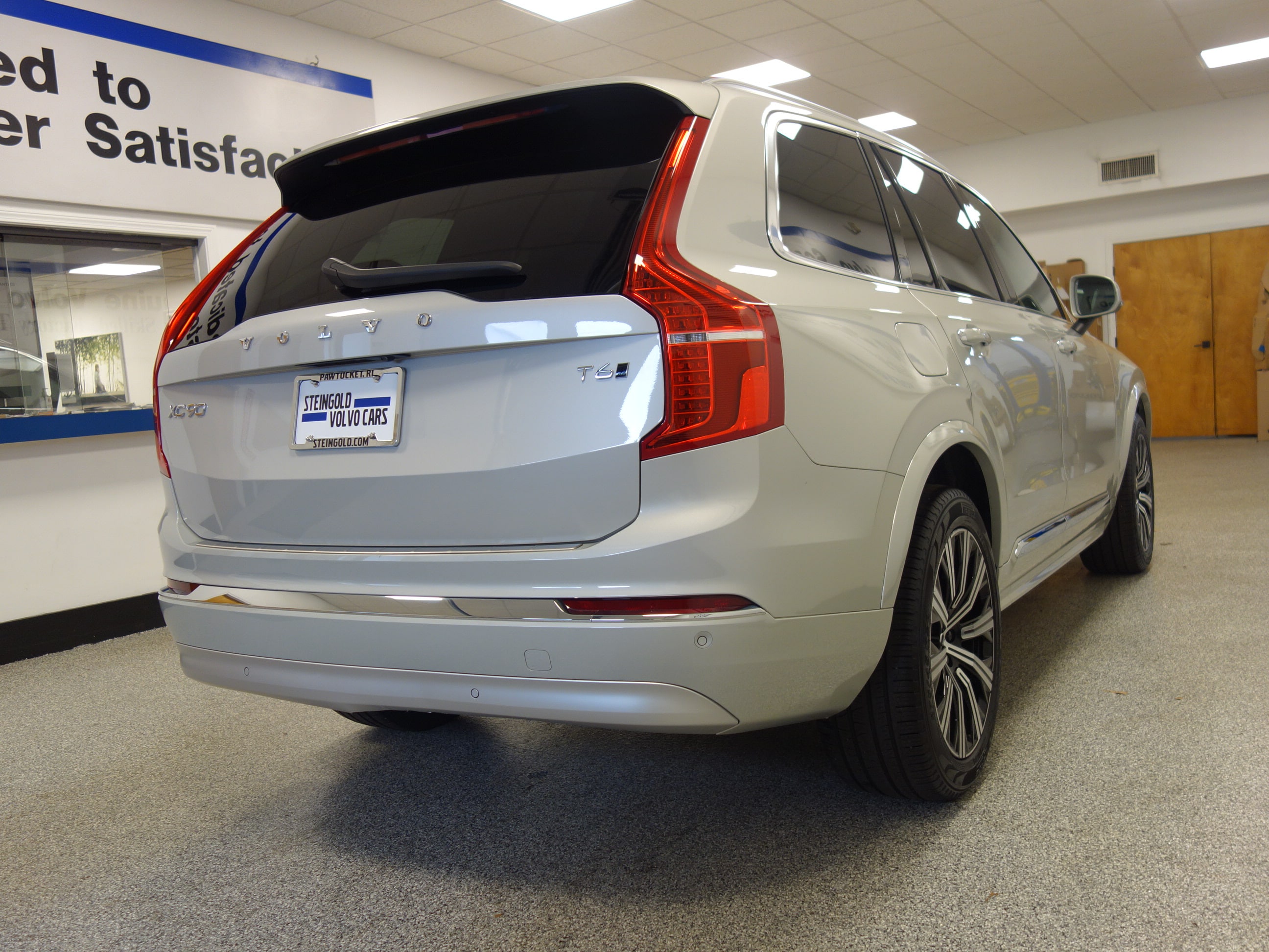 used 2022 Volvo XC90 car, priced at $52,400