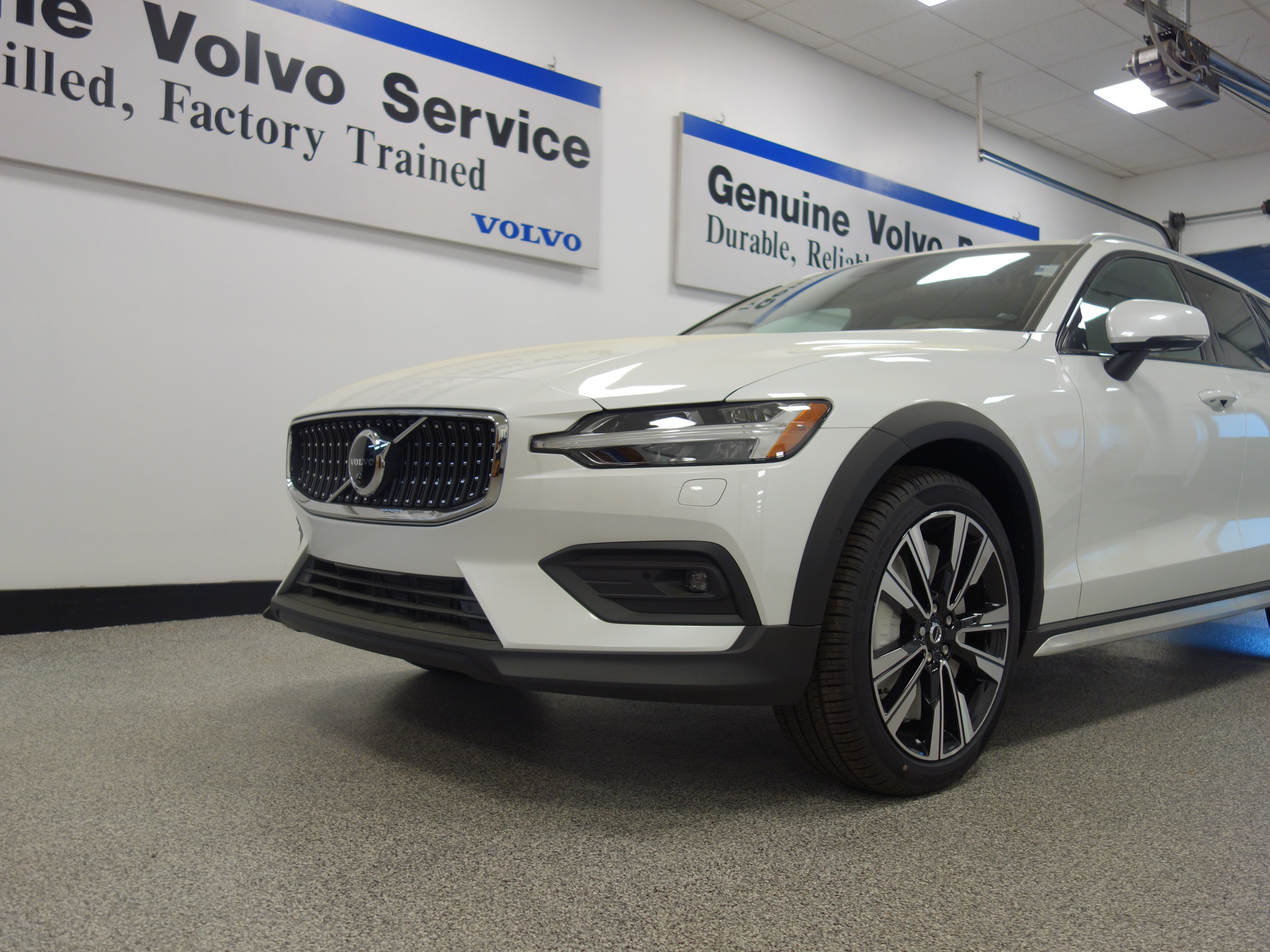 new 2024 Volvo V60 Cross Country car, priced at $58,725