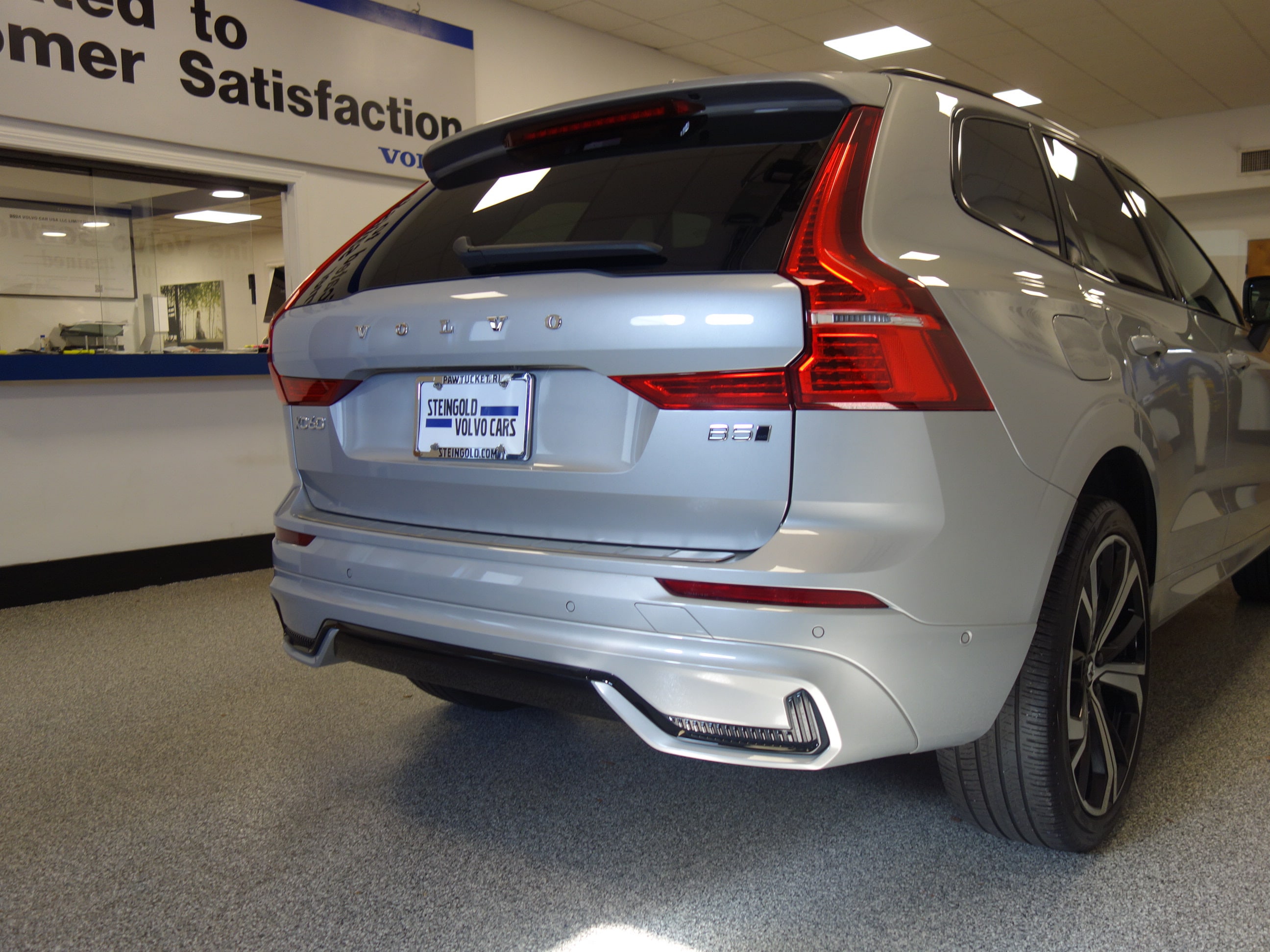 used 2022 Volvo XC60 car, priced at $39,900