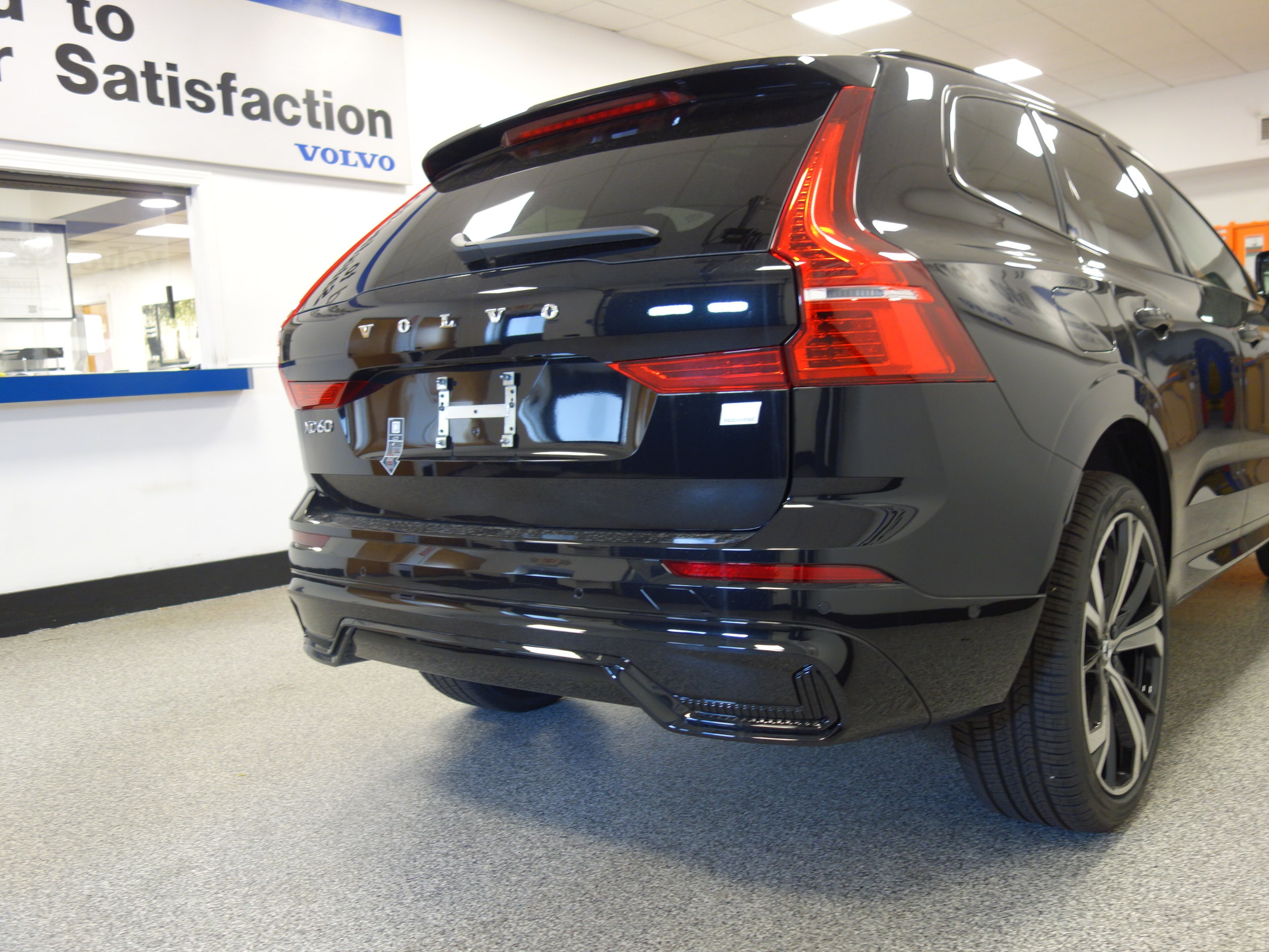 new 2024 Volvo XC60 plug-in hybrid car, priced at $70,895