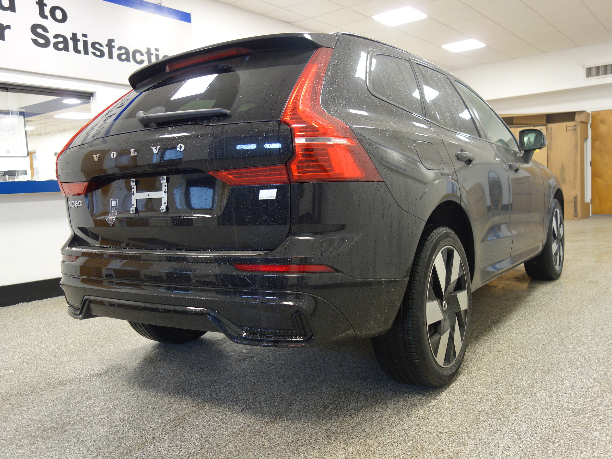 new 2024 Volvo XC60 plug-in hybrid car, priced at $67,425