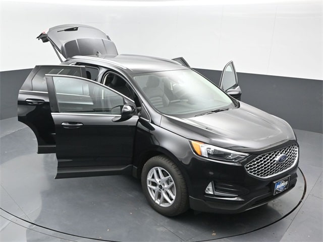new 2024 Ford Edge car, priced at $35,025