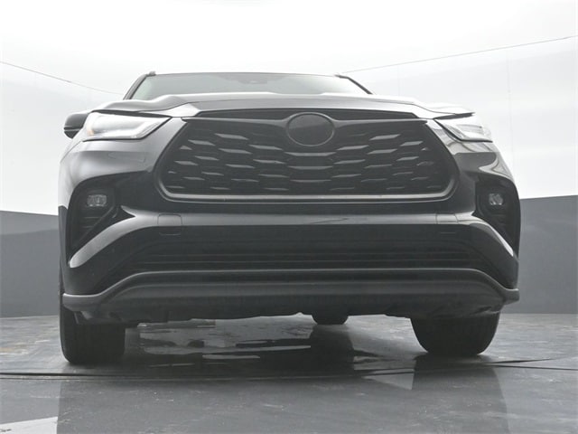 used 2020 Toyota Highlander car, priced at $27,905
