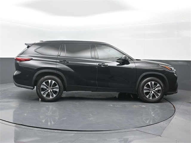used 2020 Toyota Highlander car, priced at $27,905