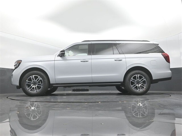 new 2025 Ford Expedition car, priced at $71,210