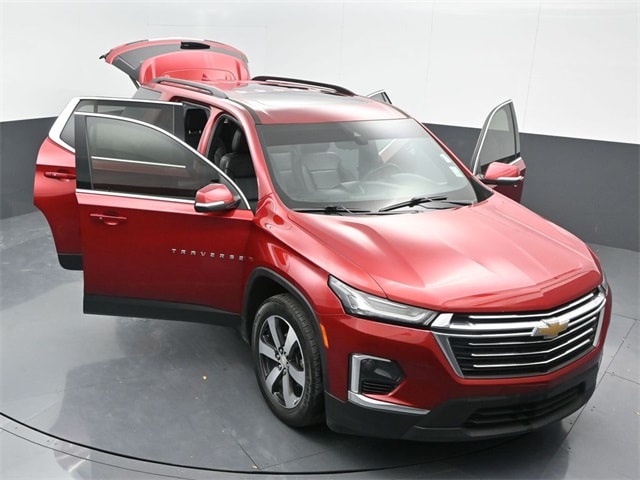 used 2022 Chevrolet Traverse car, priced at $30,194