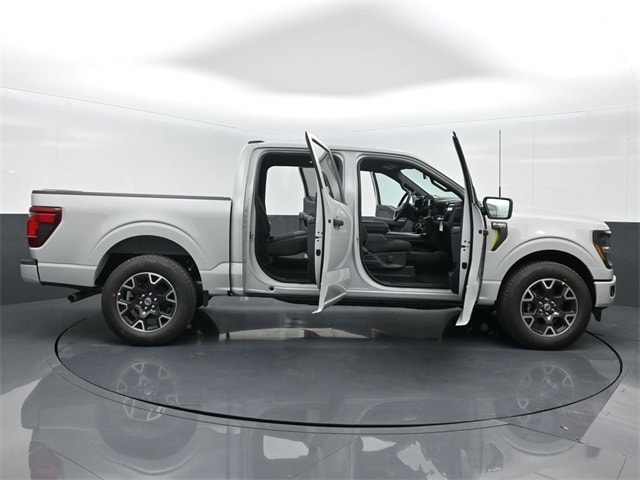 new 2024 Ford F-150 car, priced at $44,996