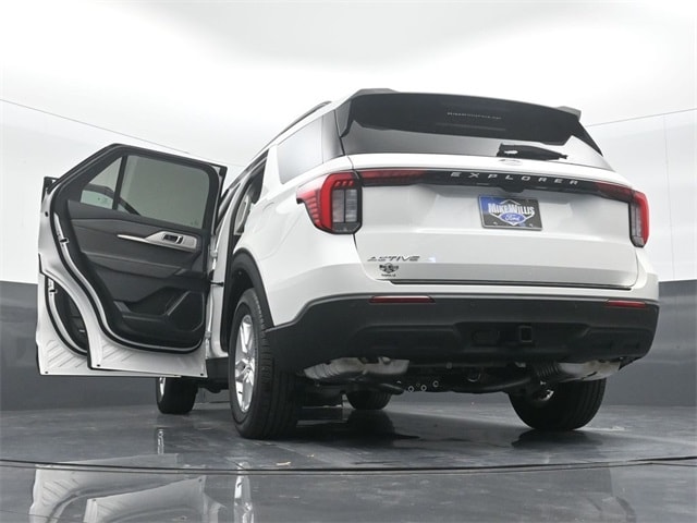 new 2025 Ford Explorer car, priced at $40,245