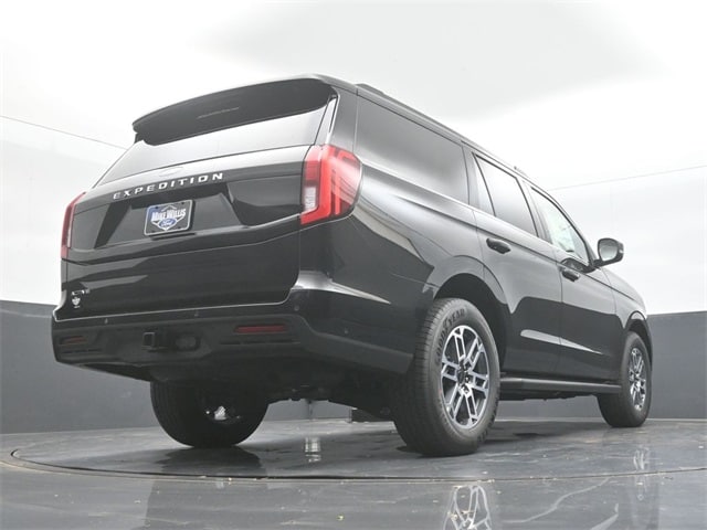 new 2025 Ford Expedition car, priced at $68,210