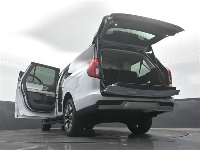 new 2025 Ford Expedition car, priced at $82,435