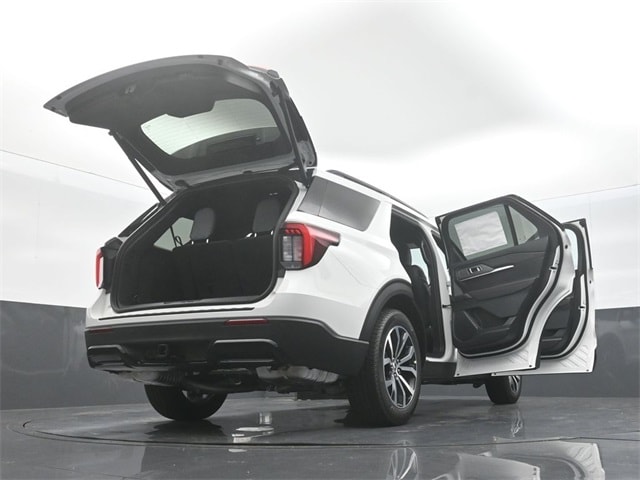new 2025 Ford Explorer car, priced at $42,885