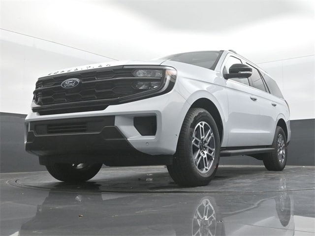 new 2025 Ford Expedition car, priced at $68,210