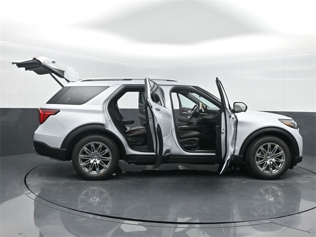 new 2025 Ford Explorer car, priced at $51,845