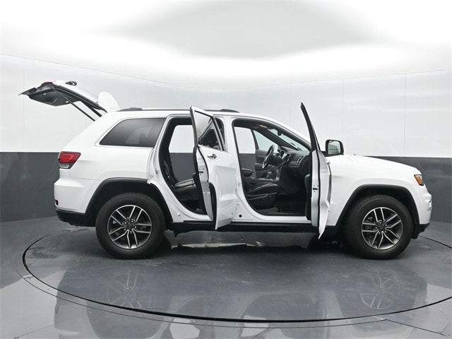 used 2020 Jeep Grand Cherokee car, priced at $21,813