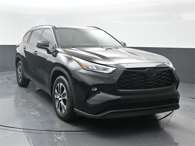 used 2020 Toyota Highlander car, priced at $27,905