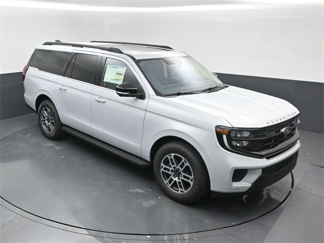 new 2025 Ford Expedition car, priced at $71,210