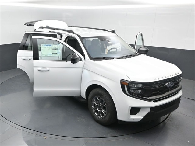 new 2025 Ford Expedition car, priced at $63,995