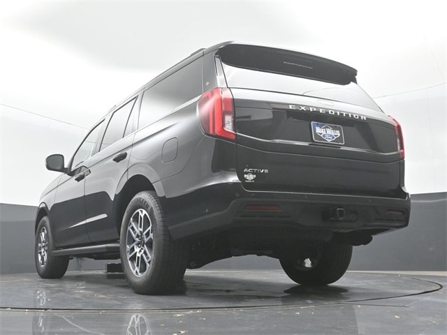 new 2025 Ford Expedition car, priced at $68,210