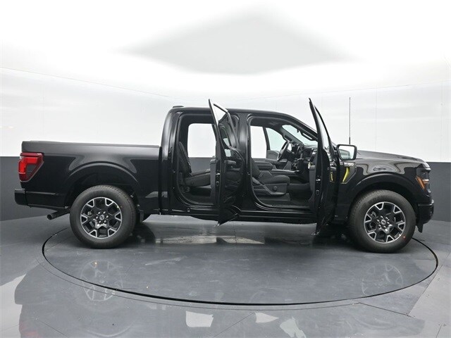 new 2025 Ford F-150 car, priced at $44,333