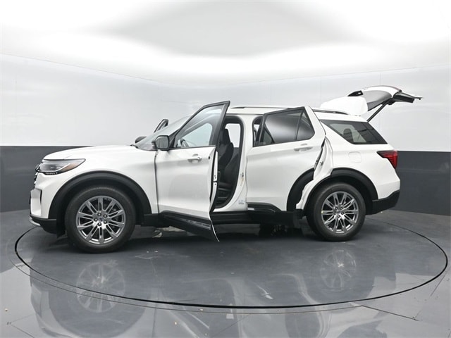 new 2025 Ford Explorer car, priced at $50,686
