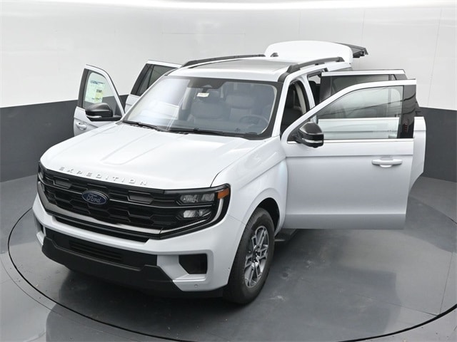 new 2025 Ford Expedition car, priced at $71,210