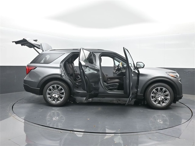 new 2025 Ford Explorer car, priced at $50,195