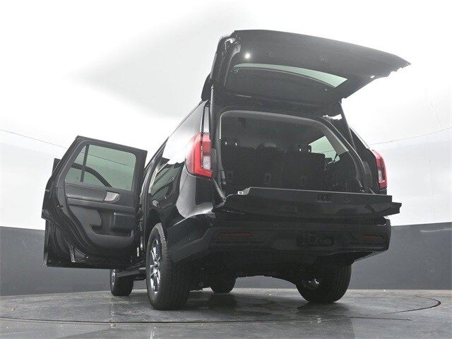 new 2025 Ford Expedition car, priced at $68,210