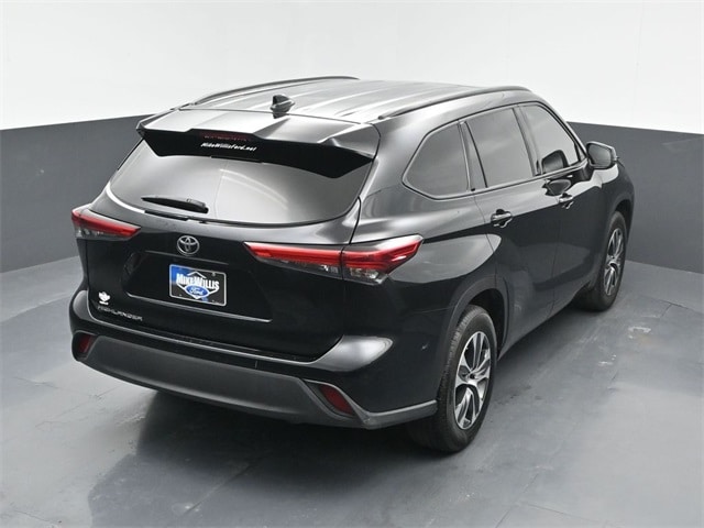 used 2020 Toyota Highlander car, priced at $27,905