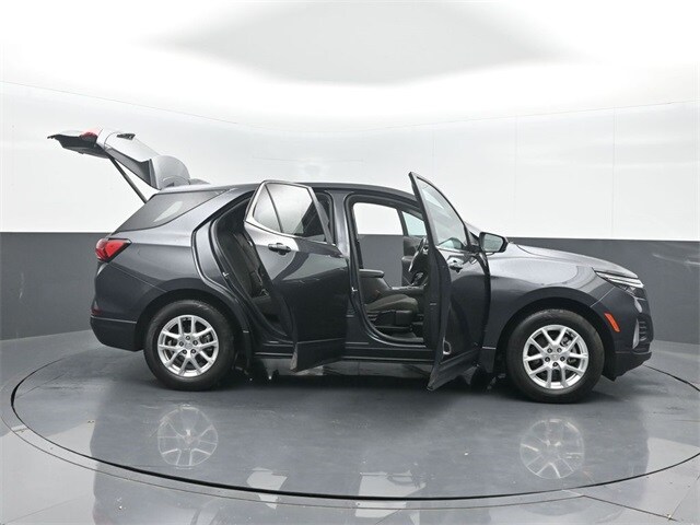 used 2022 Chevrolet Equinox car, priced at $18,417