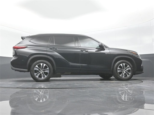 used 2020 Toyota Highlander car, priced at $27,905