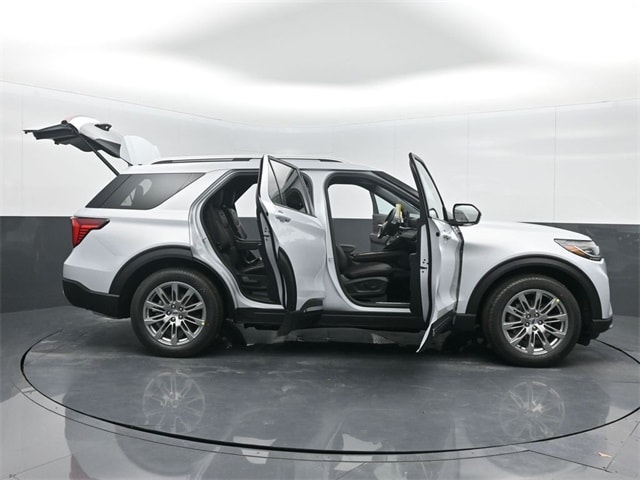 new 2025 Ford Explorer car, priced at $50,345