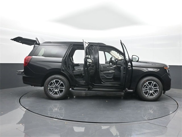 new 2025 Ford Expedition car, priced at $68,210