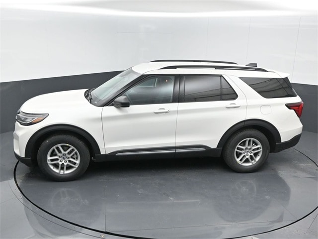 new 2025 Ford Explorer car, priced at $40,245