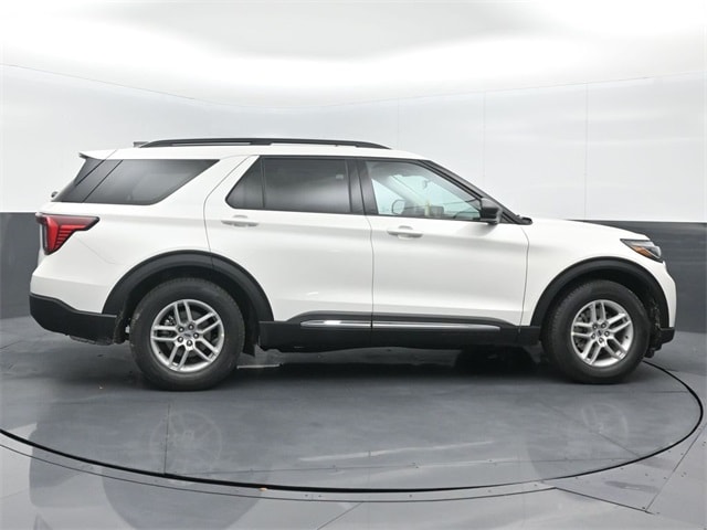 new 2025 Ford Explorer car, priced at $40,245