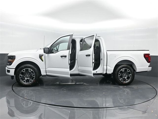 new 2024 Ford F-150 car, priced at $40,670