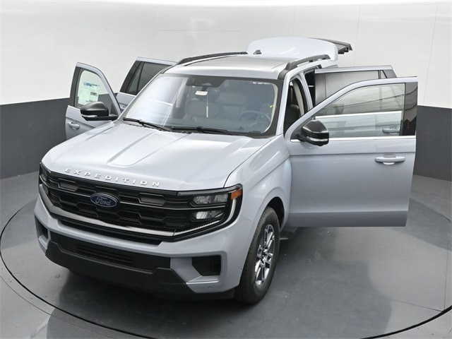 new 2025 Ford Expedition car, priced at $69,205