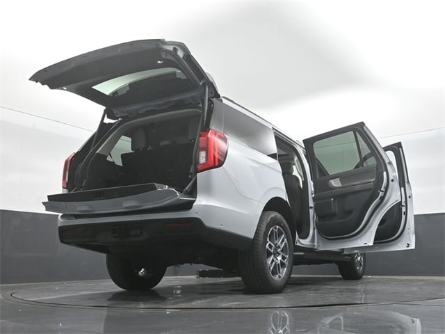 new 2025 Ford Expedition car, priced at $68,210
