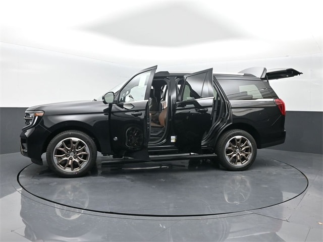 new 2025 Ford Expedition car, priced at $86,795