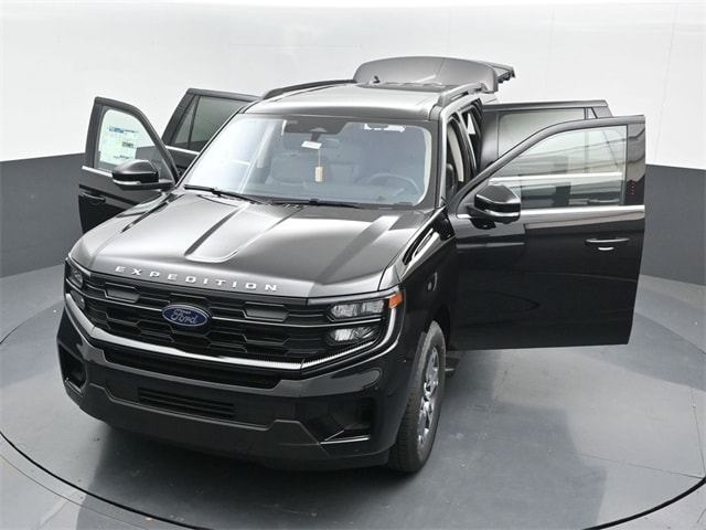 new 2025 Ford Expedition car, priced at $68,210