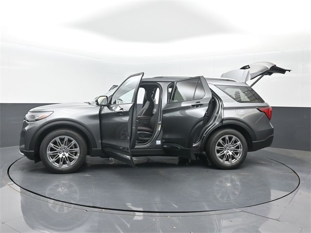 new 2025 Ford Explorer car, priced at $50,195