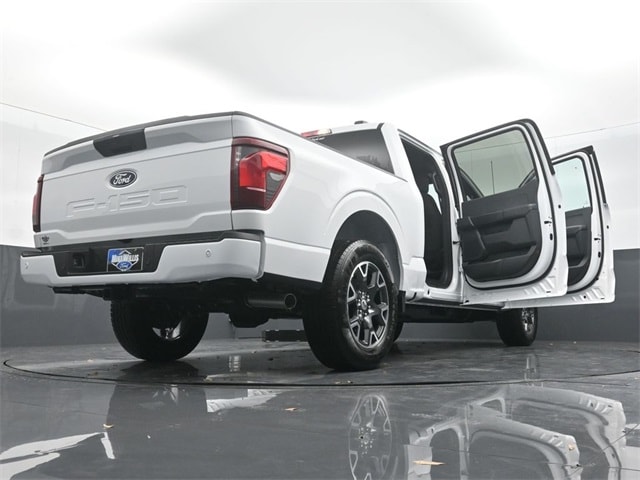 new 2024 Ford F-150 car, priced at $40,670