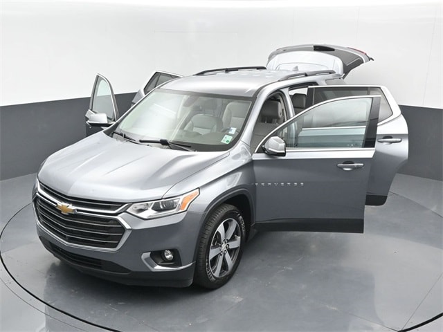 used 2020 Chevrolet Traverse car, priced at $23,582